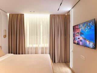 Luxury Design - Spacious - Easy Downtown Access - 1