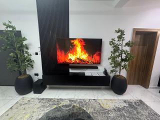 Spacious 2 Bedroom Apt Lekki Phase 1, Super Fast Wifi - 2