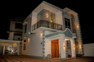 Contemporary Haven - 8