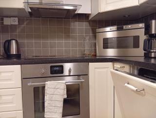 Spacious apt 3 sleeping areas & private entrance - 1