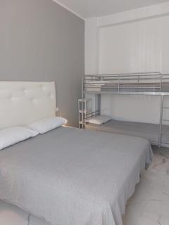 Modern Ground Floor Apt 5min Walk to Beach with AC - Il Lupo Affitta - 3