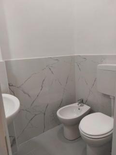 Modern Ground Floor Apt 5min Walk to Beach with AC - Il Lupo Affitta - 4