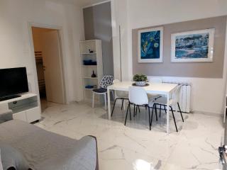 Modern Ground Floor Apt 5min Walk to Beach with AC - Il Lupo Affitta - 7