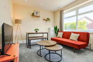 Modern 3BR Manchester Stay with Parking & WiFi - 8