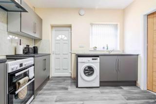 Modern 3BR Manchester Stay with Parking & WiFi - 6