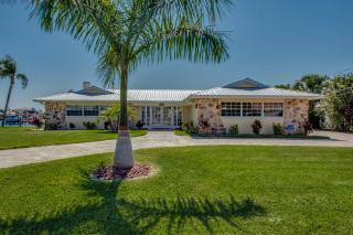 2 Waterfront Villas, Dual Pools, Gulf Access & Tiki Hut Escape - Everlasting Paradise - Roelens - 1