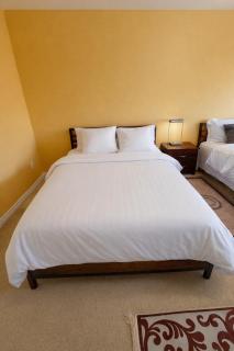 Spacious Two-Bed Suite with Private Bath, Walk-In Closet & Mini Fridge! Brampton Shared Home with 4 Baths, Full Kitchen & Laundry! Near Mount Pleasant GO, Ideal for Work Trips, Long Stays & Solo Travelers! - 4