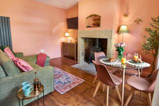 Stylish 2BR Home, Central Hebden Bridge Escape, Boho House - 0