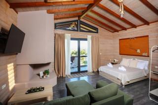 Hilltop Chalet 1 - 8