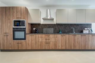 Charming Two Bedroom Apartment with Balcony and Wifi - 3