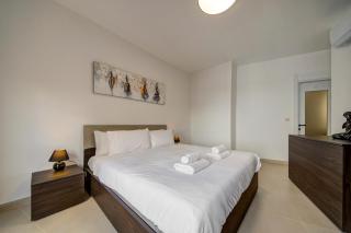 Charming Two Bedroom Apartment with Balcony and Wifi - 6