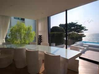 PORTRAIT Bangsaen - Beachfront Serviced Pool Villa - 8