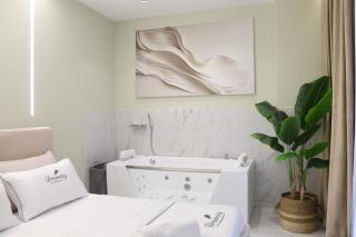 SSS Luxury Modern Apartment with Jacuzzi - 6