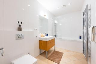 Prague Days - Spacious 3BDR Apartment with Workspace, AC in New Town - 9