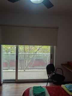 Excelente ubicación, amplio y luminoso - 2