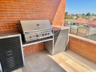 Espectacular con dos estacionamientos - 0