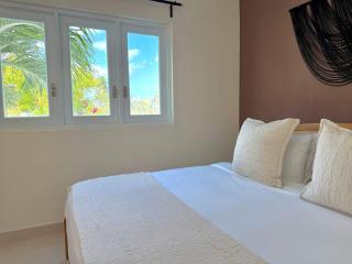 Beachside 1BR Apt - Pool & Steps to the Beach - 2