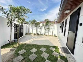 3BR Villa Near Clark Airport with Pool and Parking - 3
