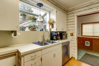 Walk to Twilight Sites! Forks Home with Hot Tub - 3