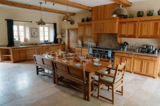 Luxury villa on 650 acre estate with pool - 8