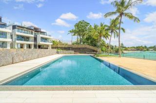 Bayside Signature - Luxury Beachfront Apartment - 1