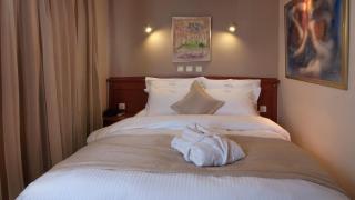 Triton Hotel Piraeus - 8