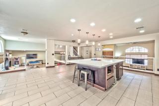 Spacious Home free early check-in if available! - 2