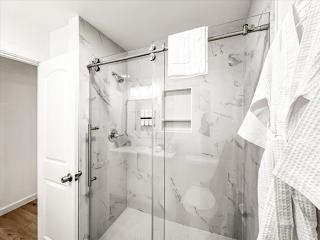 Comfy Montrose Flat -Midtown -Downtown -WiFi M7 - 2