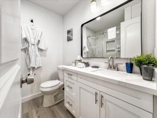 Comfy Montrose Flat -Midtown -Downtown -WiFi M7 - 1