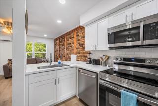 Near Montrose & Midtown Flat WiFi, Parking M8 - 3