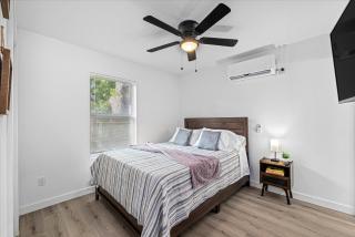 Apt Near Downtown- WiFi TVs- Games- Pets - V3 - 4