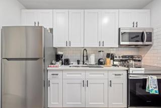 Near East Downtown -WiFi TVs - Games - Pets V4 - 4