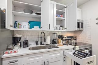 Near East Downtown -WiFi TVs - Games - Pets V4 - 3