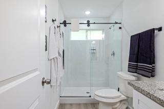 Near East Downtown -WiFi TVs - Games - Pets V4 - 7