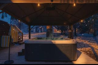 Roof Top Stargazing, Hot Tub, Bar, Bocce & Games - 7