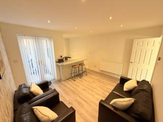 Two well presented En-Suite bedrooms for rent - 6