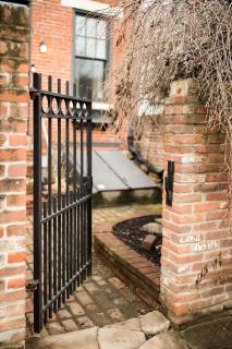 Cozy Cottage Downtown - Walk to OTR & Stadiums - 8