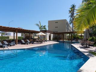 Poolfront Apartment Steps from Playa Cerritos - 0