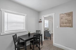 Glamorous City Studio - Prime Location Near All! - 5