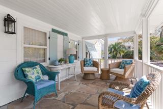 East Beach Courtyard - 4210 Seventh Street - 6