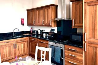 Luxury City and Racecourse Apartment With Parking - 9