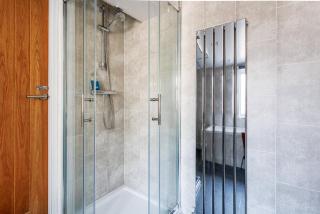 4BR Contractor Stay Parking Wi-Fi Spacious - 4