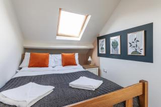 4BR Contractor Stay Parking Wi-Fi Spacious - 3