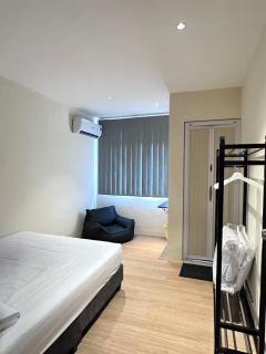 Family Karaoke Homestay, 2 BR Entire Floor, Raja Uda - 9