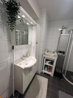Two Bedroom Apartment 4 People 920 NOK OR Shared one bedroom with NOK 550 Two people - 5