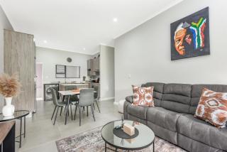 Modern Sandton 2 Bed 2Bath - 7