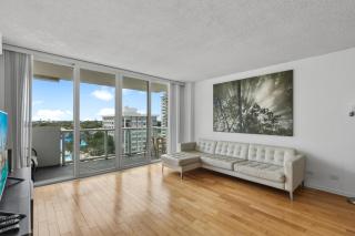 Steps from the Beach - Prime Miami Beach Condo - 9