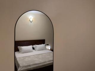 APL Modern 1BR Secure Fast WiFi Free Parking - 1