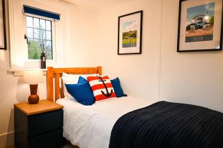 Gate Cottage, Saltwood Village - 9