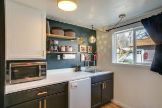 Chic, Central Spokane Apt for Couples & Solo Stays - 9